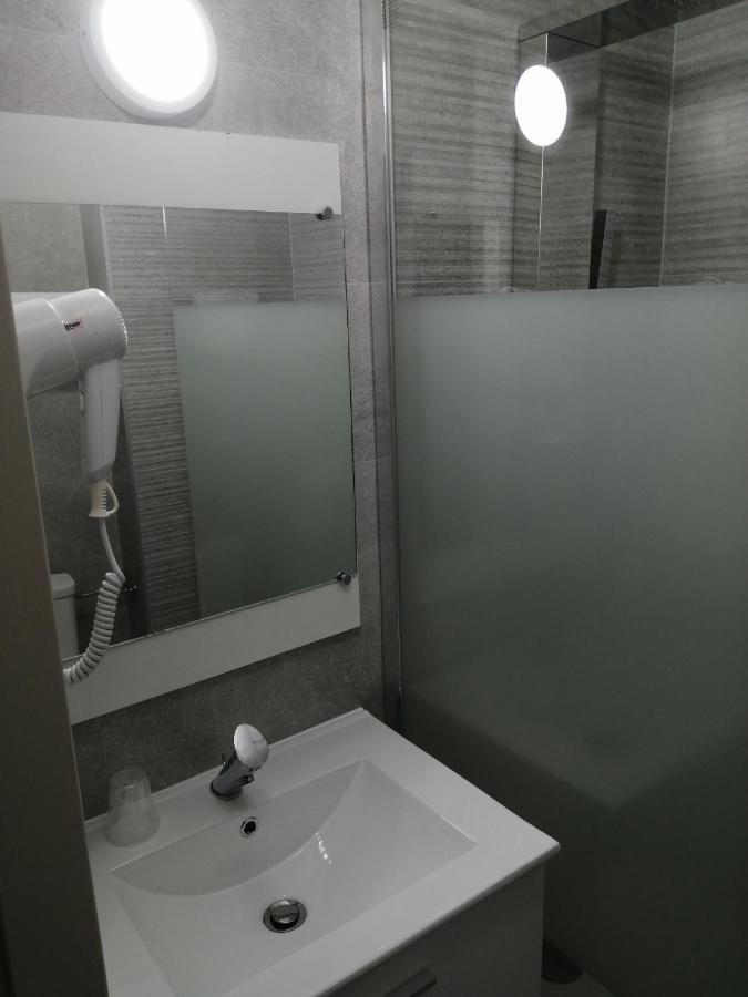 Hotel Contact Arc-en-ciel - Reouverture - Entierement Renove
