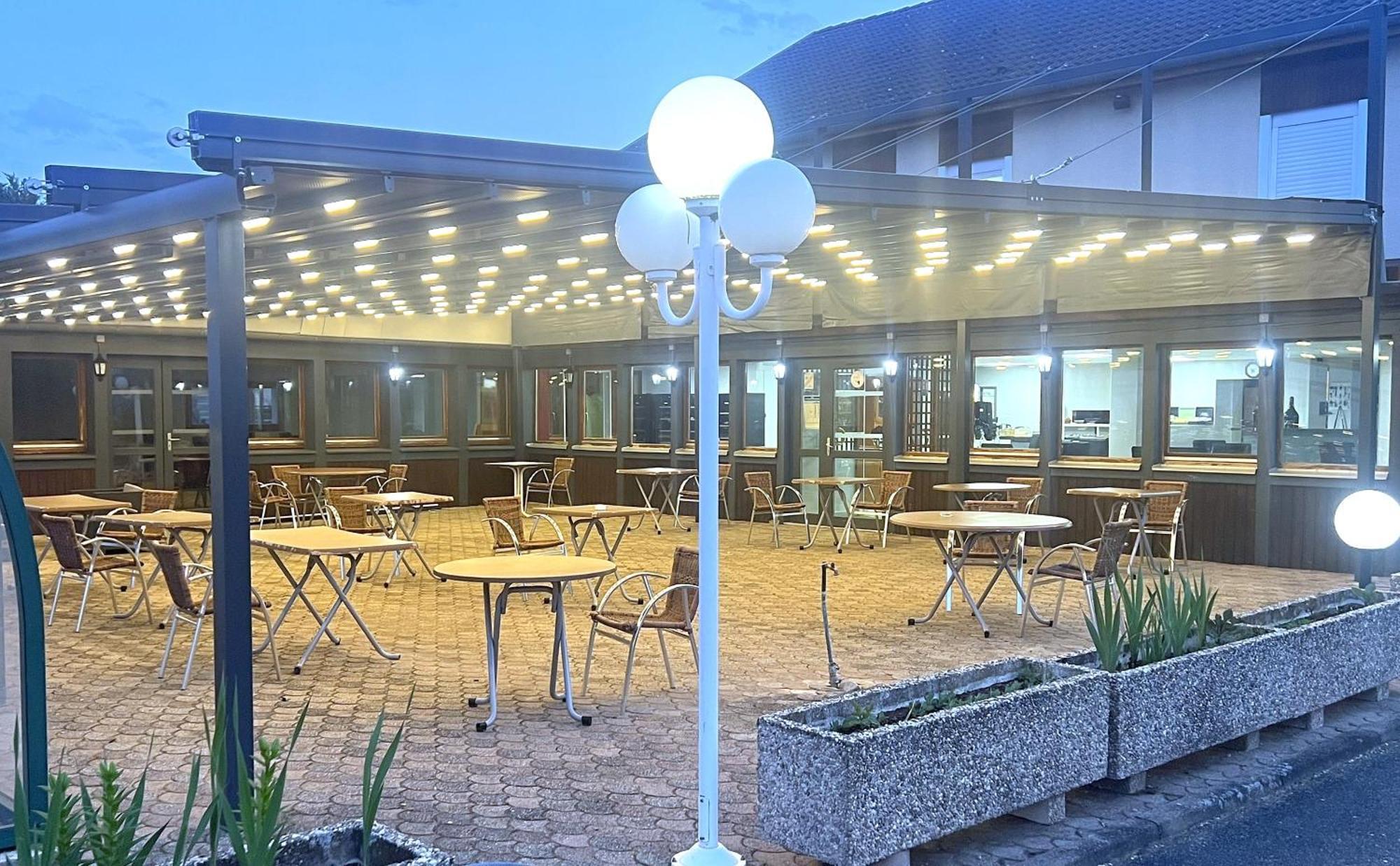 Contact Arc-en-ciel - Reouverture - Entierement Renove Hotel 3*